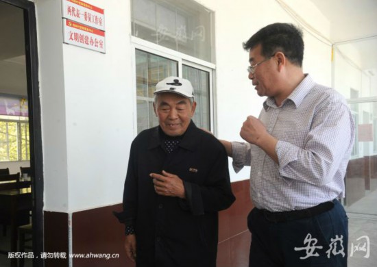 许多村民把李传玺当朋友,愿意向他讲心里话。